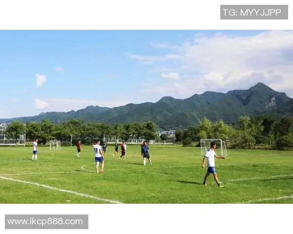 青春梦想与足球激情交织的明星壁纸少年之旅