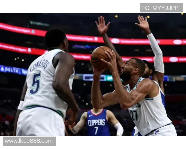 2019年NBA季后赛雷霆与森林狼激战回顾精彩瞬间与关键时刻分析