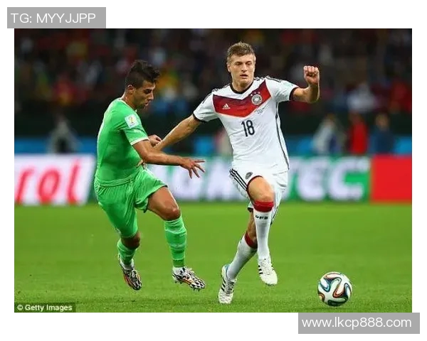 克罗斯在足球历史中的地位与影响力探讨及其职业生涯的辉煌成就回顾